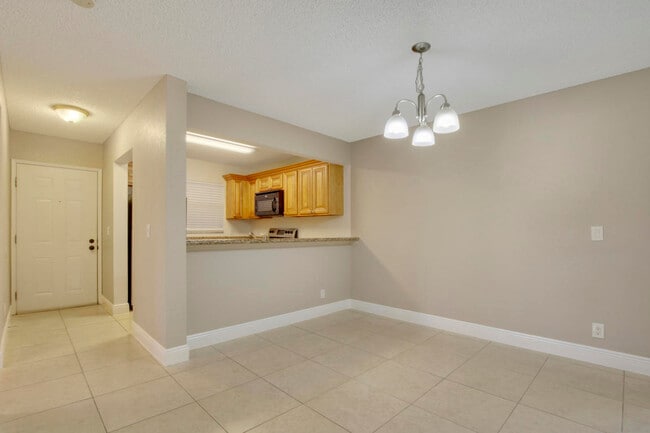 Photo - 1524 Lake Crystal Dr Unit H
