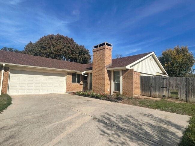 Photo - 2201 Sage Ln