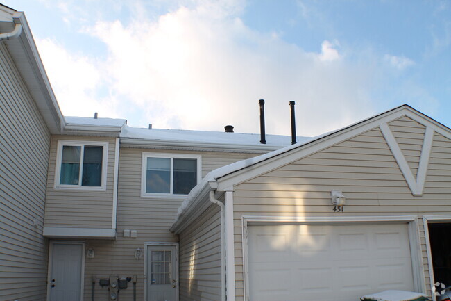 Building Photo - 451 Meadow Green Ln Rental