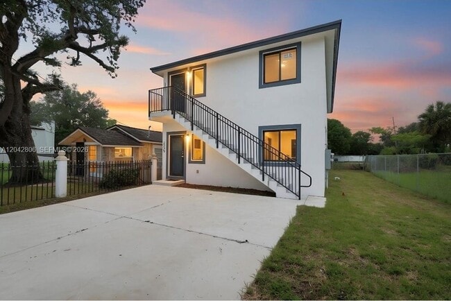 Building Photo - 2729 NW 44th St Unit 2729