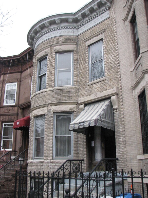 Building Photo - 439 54th St