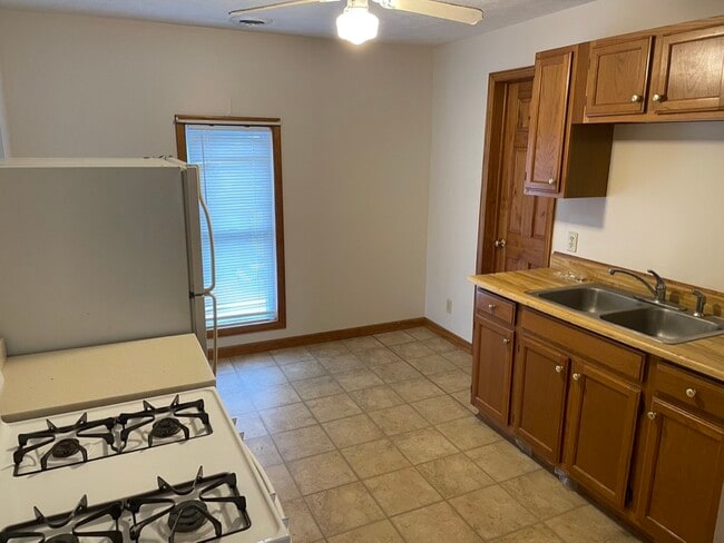 Building Photo - 357 Monroe St Unit 353.5