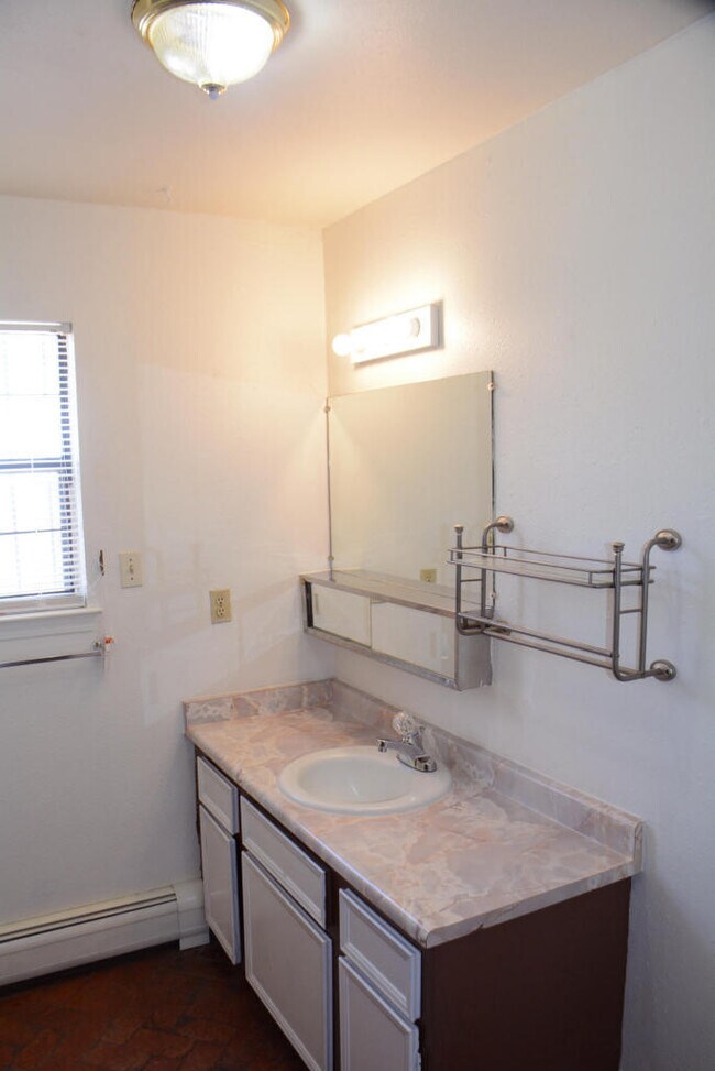 Photo - 604 Arno St NE Unidad 2