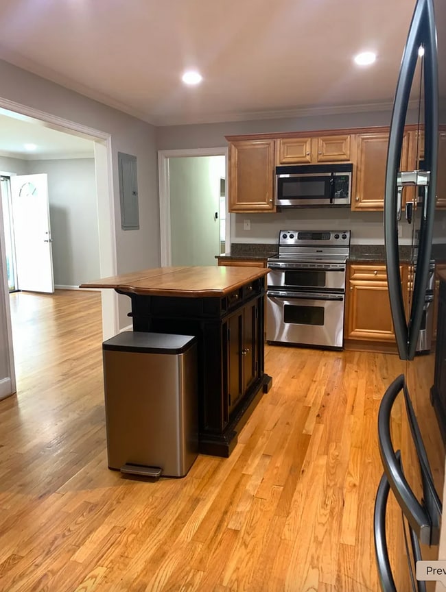 Photo - 864 Shadowridge Dr SE
