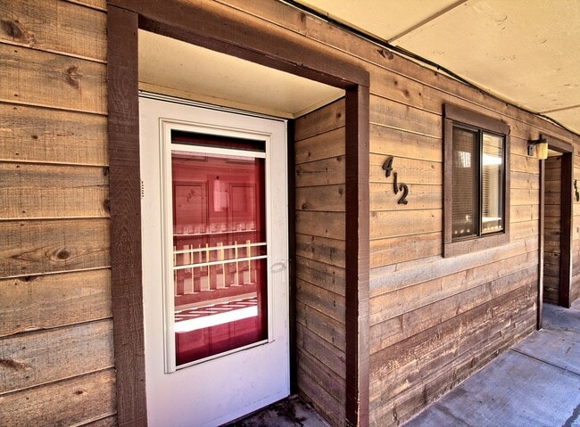 Building Photo - Cozy 2-Bedroom Condo Near CMU & St. Mary’s...