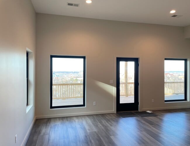 Photo - 1316 18th Ave S