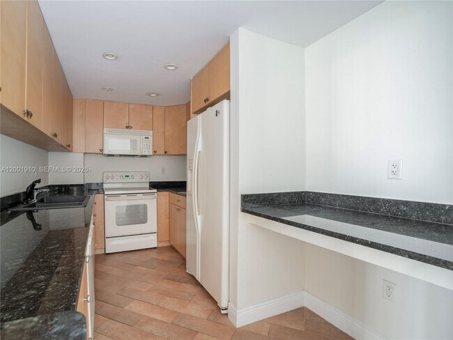 Photo - 10350 W Bay Harbor Dr Unit 6L