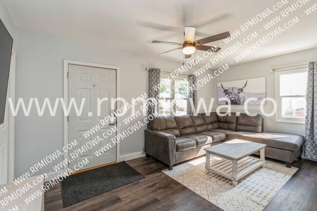 Photo - 2935 Indianapolis Ave