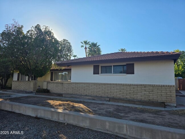 Building Photo - 570 N Villa Nueva Dr Rental