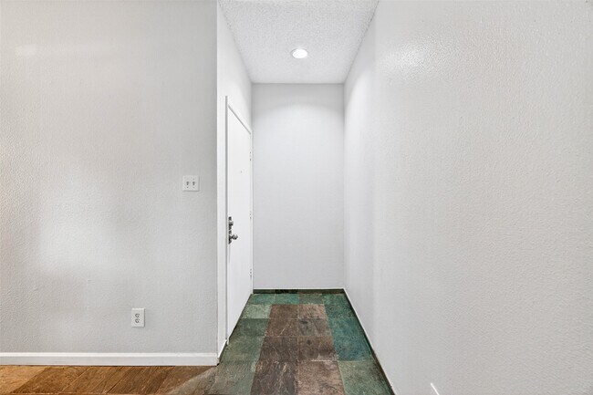 Photo - 10053 Westpark Dr Unit 297