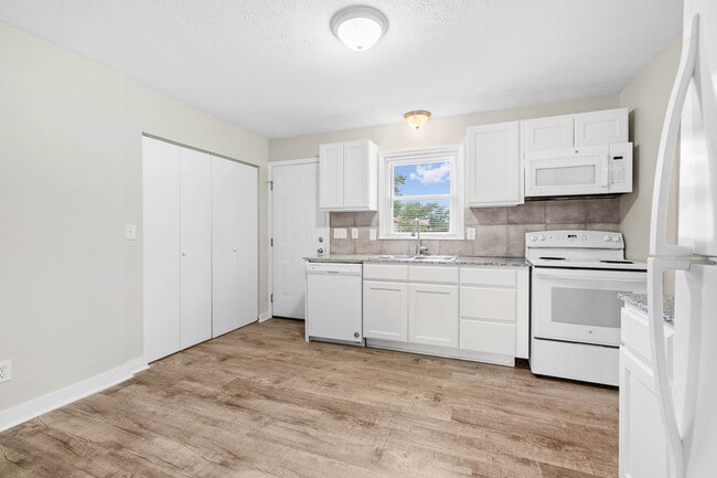 Photo - Lakeshore Harbour Townhomes