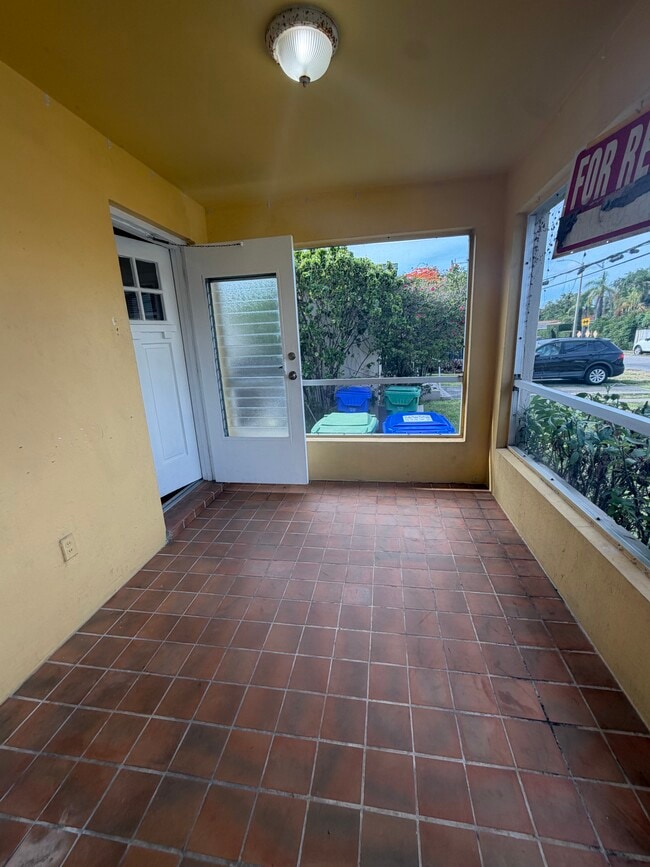 Screened Porch - 2770 SW 30th Ave Unit 2770