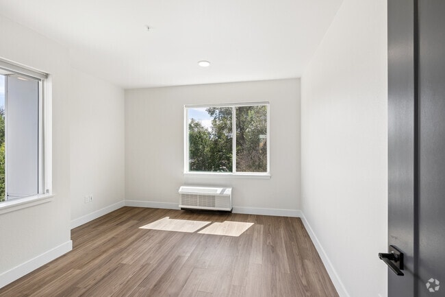 3 habitaciones, 2 baños - 1252 pies cuadrados - Tercer dormitorio