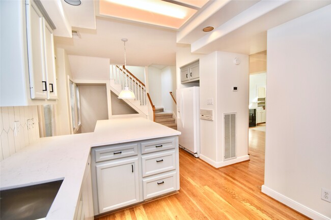 Building Photo - 2024 Welch St Rental