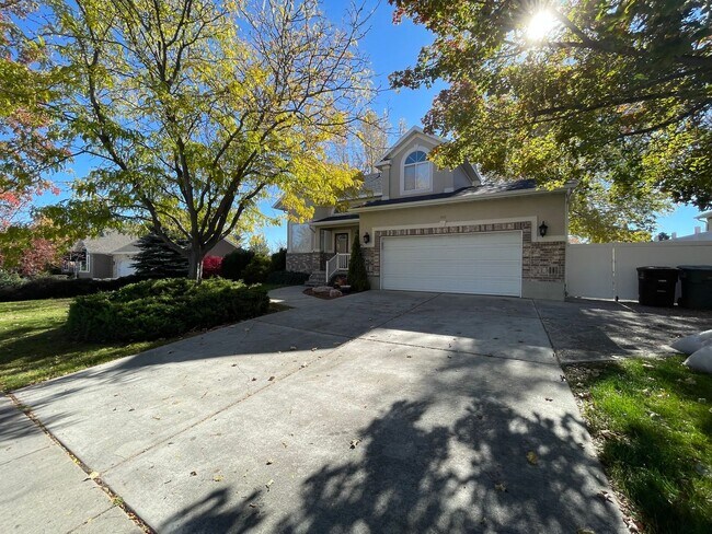 Building Photo - 4111 W 9580 S Unit Upper