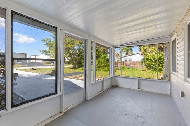 Photo - 310 Burland St