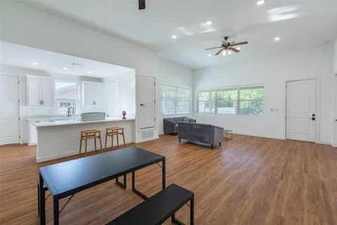 Photo - 1705 Sycamore St