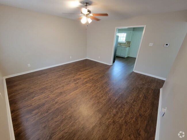 Building Photo - 1900 Kelly Dr Rental
