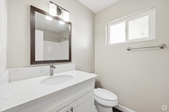 1BR, 1BA - 690SF - Bathroom