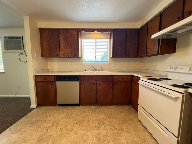 Photo - Three bed/Two Bath Upstairs Apartment | Av... Unit #3