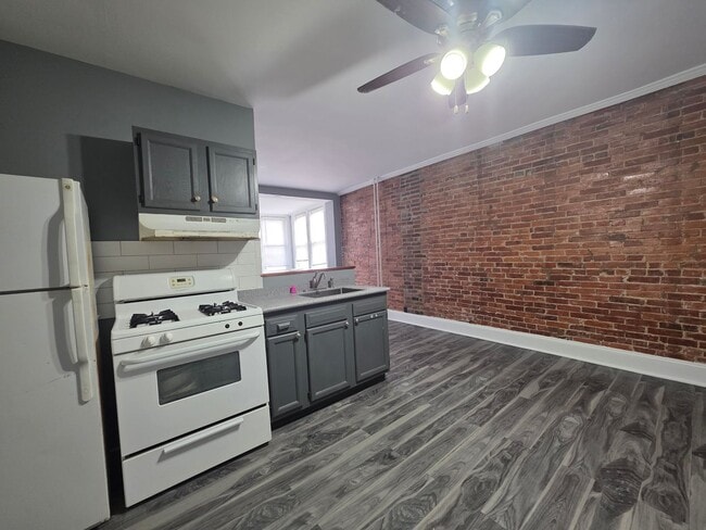 Photo - 816 W 11th St Unit 2