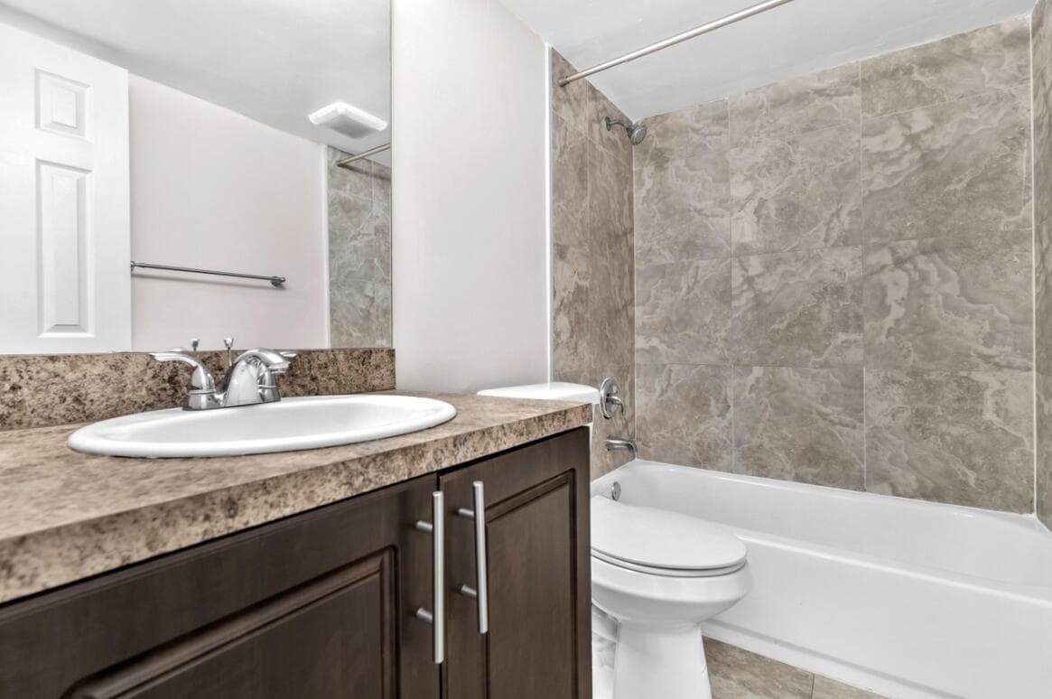 Photo - 559 NE 44th St Unit 2