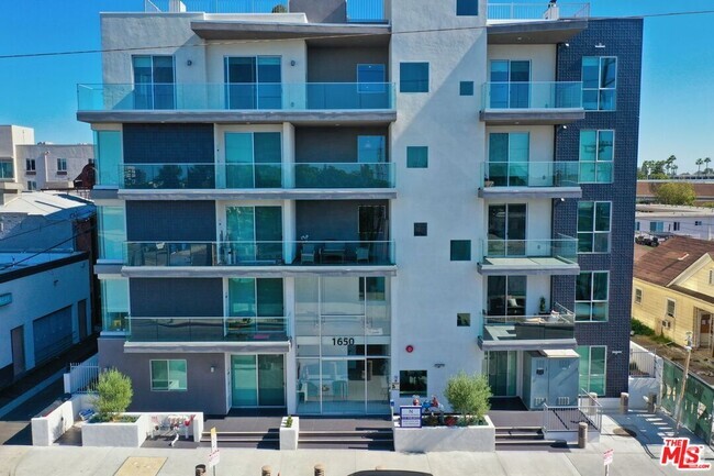 Building Photo - 1650 Sawtelle Blvd Unit 506 Rental