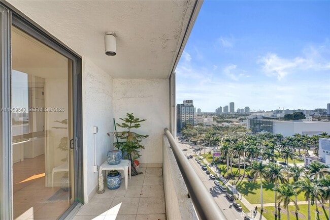 Photo - 1775 Washington Ave Unit PH-4