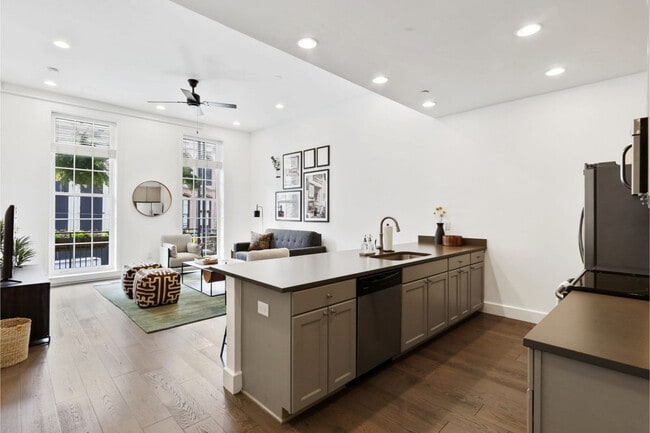 Photo - 127 Carondelet St Unidad ID1338777P