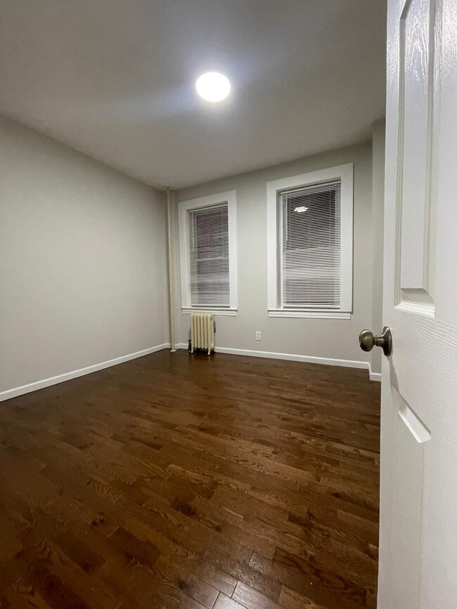 9 Bentley Ave 5 - 13 Bentley Ave Unit 5