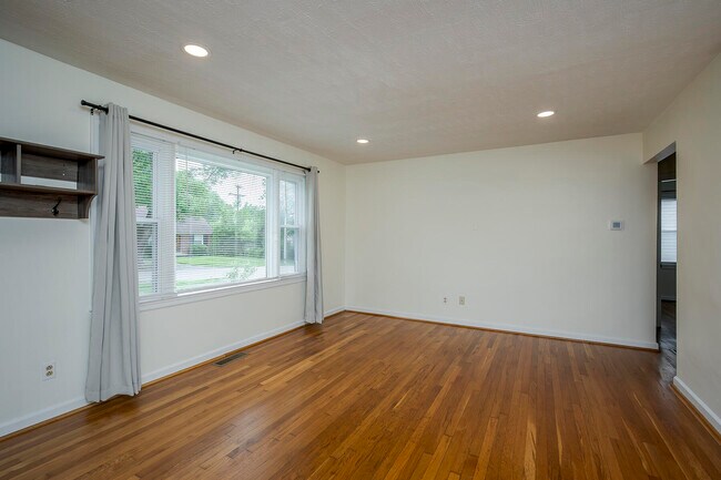 Photo - 649 Mitchell Ave
