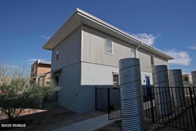 Building Photo - 3314 N Fremont Ave
