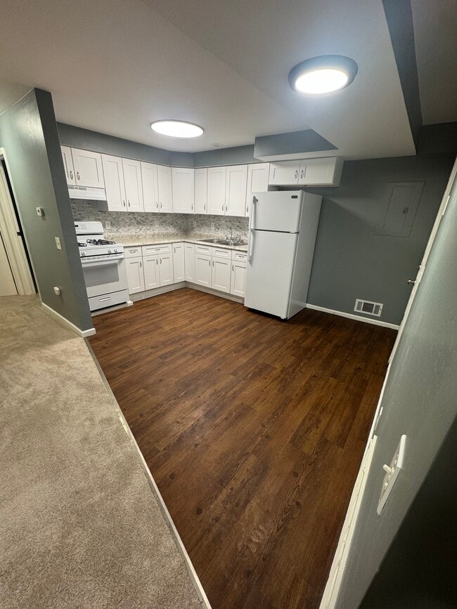 Photo - 11 Commercial St Unit Apartment 2