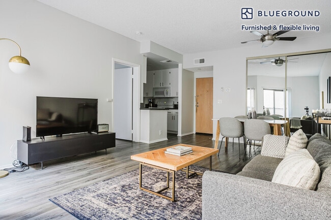 Photo - 747 Gayley Ave Apartamento Unidad FL3-ID1269