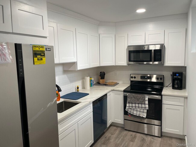 Building Photo - 30 N Terrace Ave Unit LR Rental