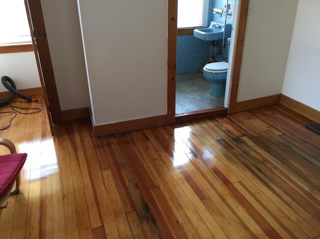 Building Photo - 6 Plymouth St Unit 2