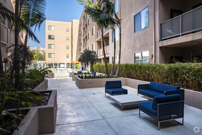 Communal Spaces - Wilshire Valencia