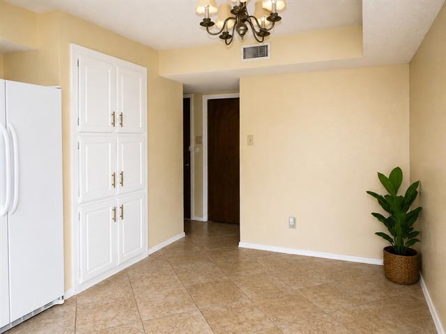 2517 Hollydale Dr