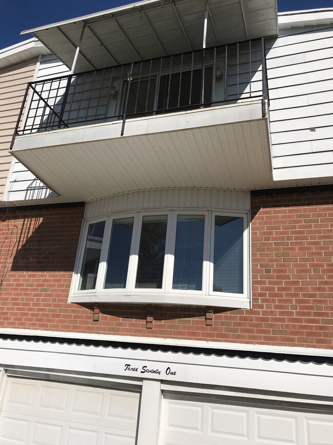 Photo - 371 Avon St Townhome