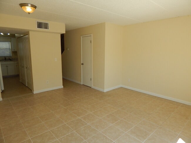 Photo - Beachside Apartments