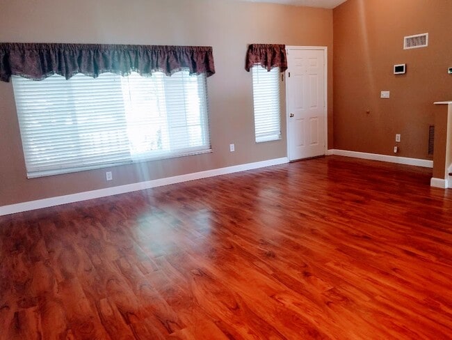 Front living room - 2908 Shannon Cir