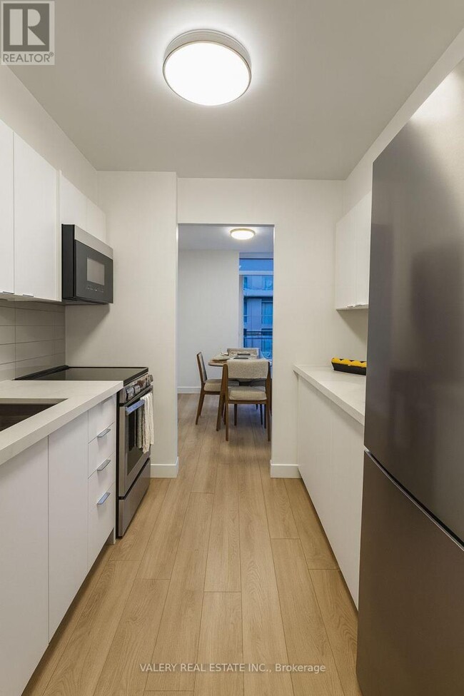 Photo - 70 Park St E Unit 906