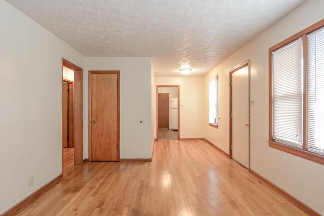 Photo - 404 E 20th St