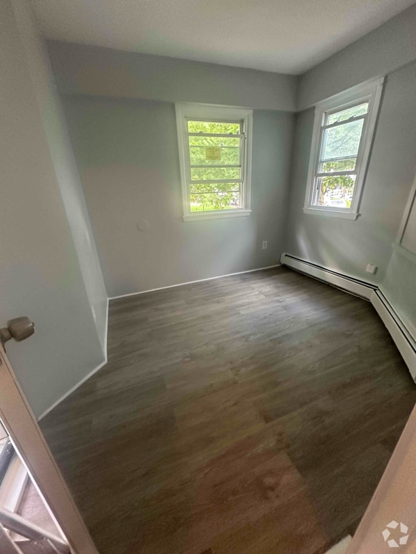 Building Photo - 658 E 28th St Rental