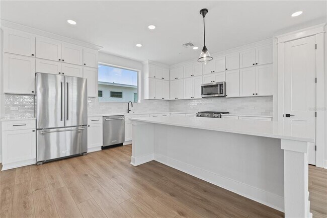 Photo - 13 29th St N
