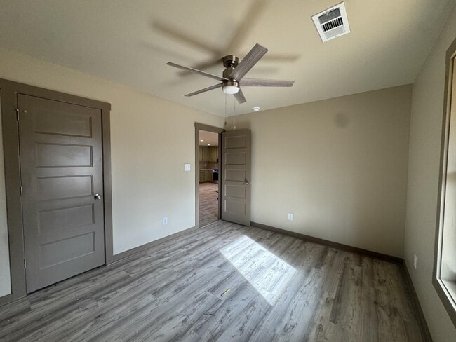 Photo - 118 Dobbins Cir