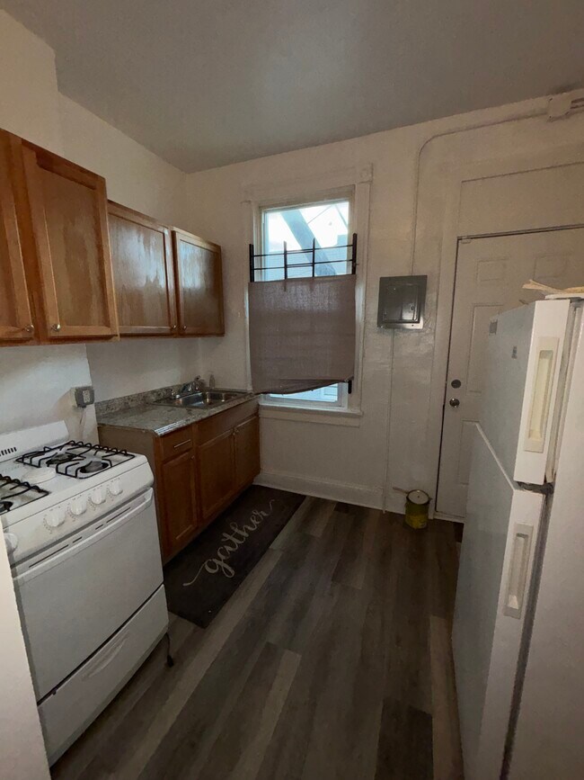 Photo - 292X Parkwood Ave Unit 2