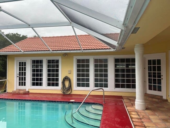 Building Photo - 8805 SE Riverfront Terrace