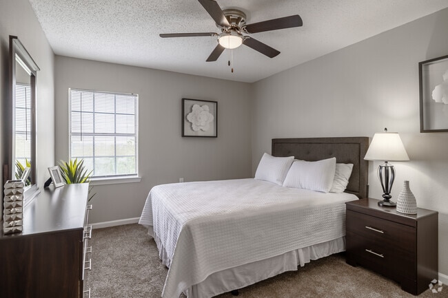 1BR, 1BA - 645SF - Bedroom