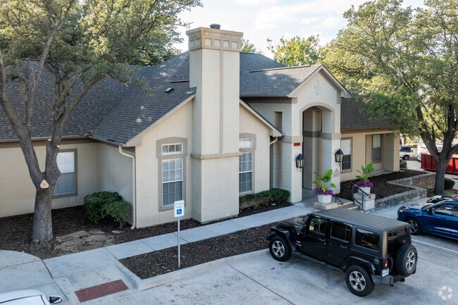 Oficina de arrendamiento - Waterford at Goldmark